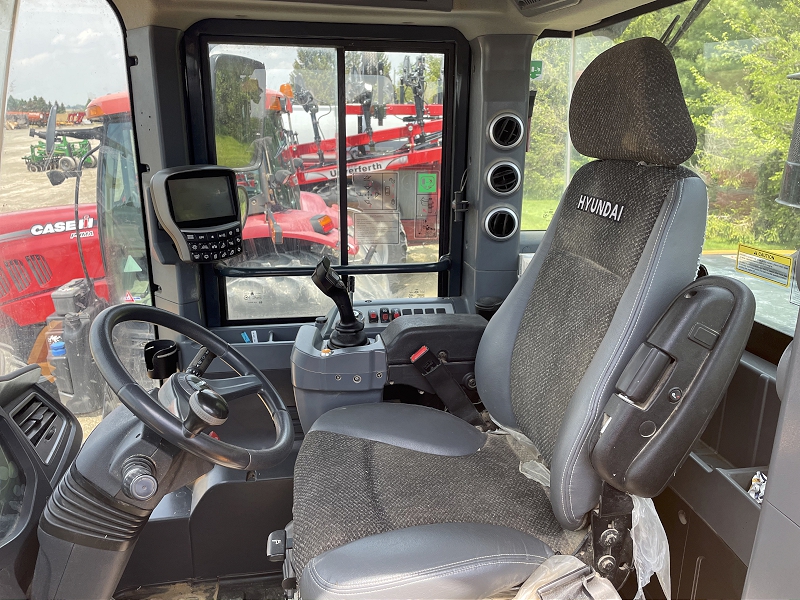 Landscape & Construction  2016 HYUNDAI HL940XT WHEEL LOADER - We Finance All Types of Credit! Photo