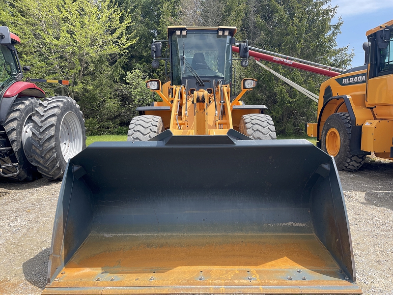 Landscape & Construction  2016 HYUNDAI HL940XT WHEEL LOADER - We Finance All Types of Credit! Photo
