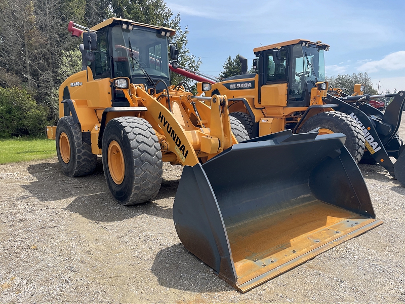 Landscape & Construction  2016 HYUNDAI HL940XT WHEEL LOADER - We Finance All Types of Credit! Photo