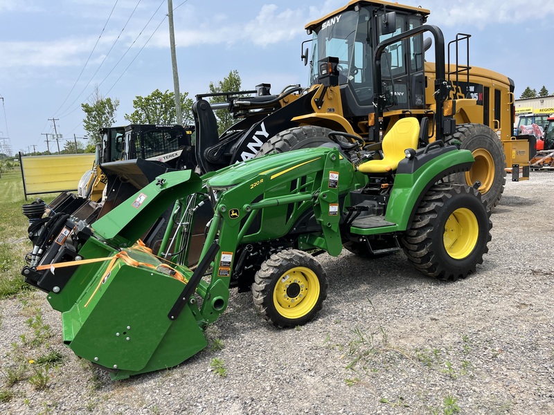 2022 John Deere 2032R Compact Tractor/Loader/Fr Snowblower - We Finance All Types of Credit!