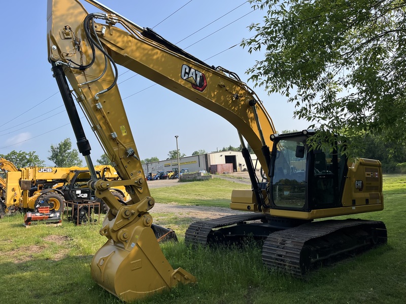 Landscape & Construction  Cat 320 Excavator - We Finance All Types of Credit! Photo