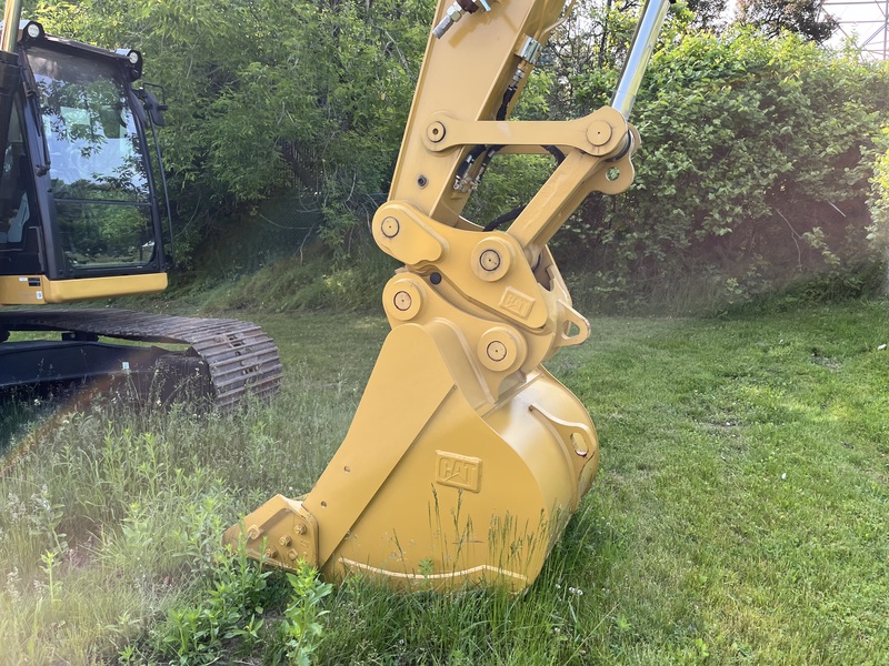 Landscape & Construction  Cat 320 Excavator - We Finance All Types of Credit! Photo