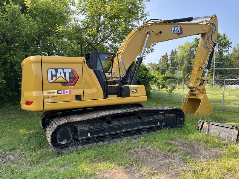 Landscape & Construction  Cat 320 Excavator - We Finance All Types of Credit! Photo