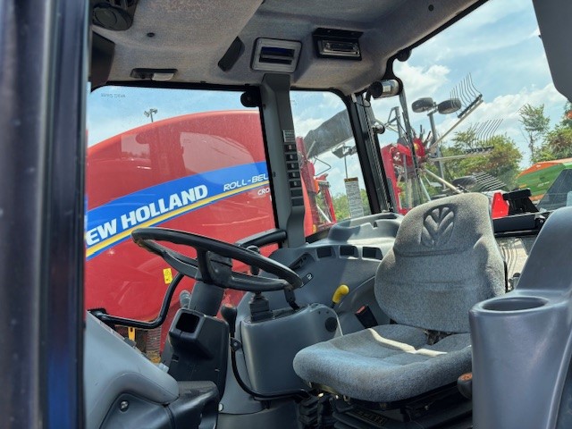 Tractors  New Holland  TN70DA Tractor & Loader Photo