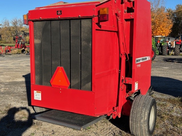 Hay & Forage  Massey Ferguson 1745 Round Baler Photo