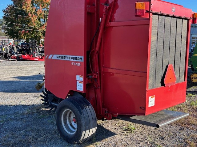 Hay & Forage  Massey Ferguson 1745 Round Baler Photo