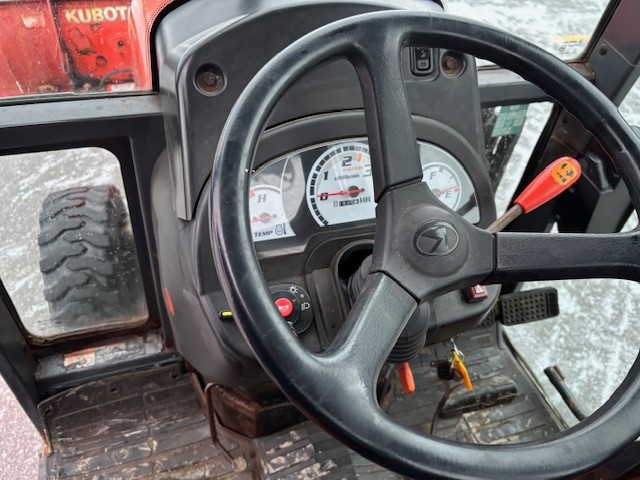 Tractors  Kubota B3000 Tractor & Blade Photo