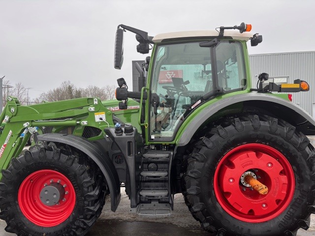 Tractors  Fendt 620 Tractor Photo