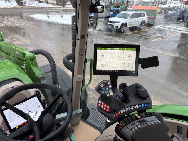 Tractors  Fendt 620 Tractor Photo