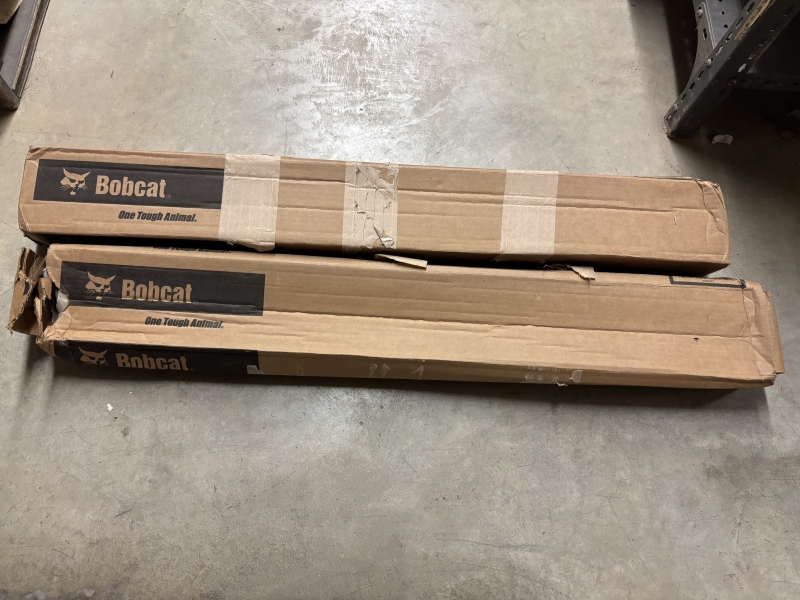 BOBCAT LIFT CYLINDER