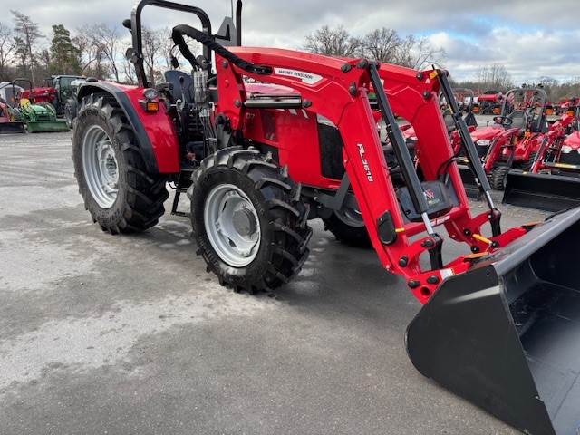 Massey Ferguson  4707 Tractor & Loader
