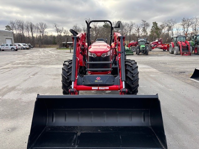 Tractors  Massey Ferguson  4707 Tractor & Loader Photo