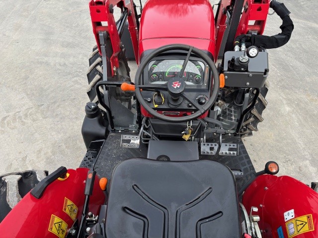 Tractors  Massey Ferguson 2607 H Tractor & Loader Photo