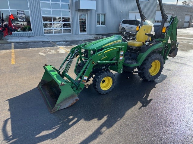 John Deere 2025R Tractor Loader Backhoe