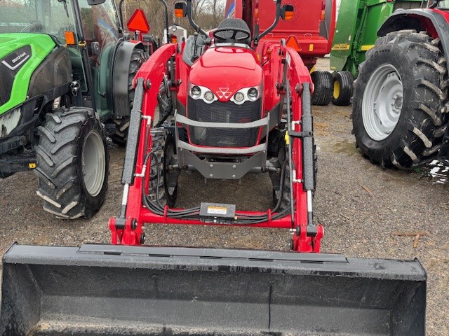 Tractors  Massey Ferguson 1740 Tractor & Loader Photo