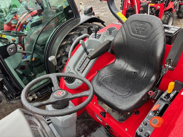 Tractors  Massey Ferguson 1740 Tractor & Loader Photo