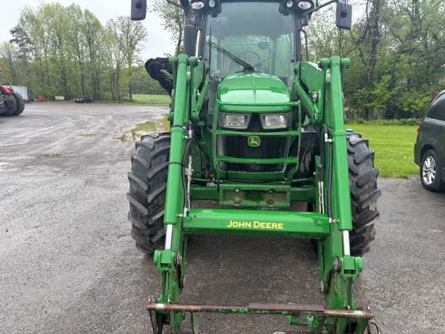 Tractors  John Deere 5125R Tractor and Loader Photo