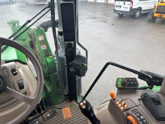 Tractors  John Deere 5125R Tractor and Loader Photo