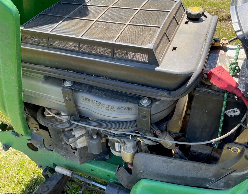 Property Maintenance  1995 JOHN DEERE 345 Lawn Tractor Photo