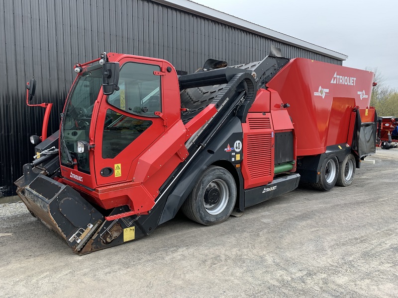 2017 TRIOLIET TRIOTRACK 2400 SP TMR FEED MIXER