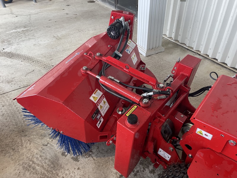 2021 VENTRAC NJ380 SIDEWALK SNOW BROOM