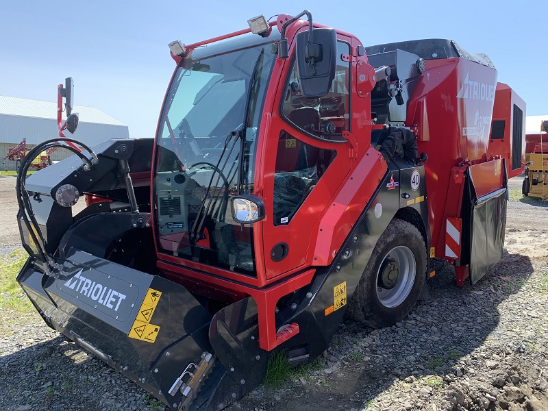 2023 TRIOLIET TRIOTRAC M 1400 ZK COMPACT SELF PROPELLED TMR MIXER