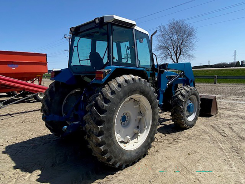 FORD NEW HOLLAND 8240 CAB TRACTOR WITH LOADER