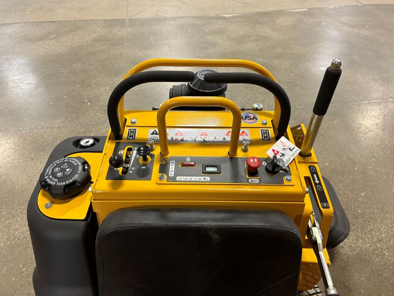 2022 HUSTLER SUPER S 36 INCH ZERO TURN MOWER