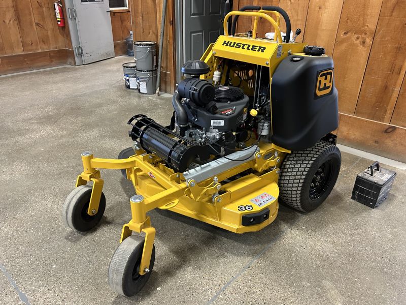 2022 HUSTLER SUPER S 36 INCH ZERO TURN MOWER