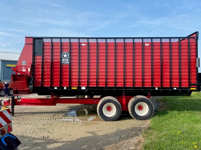 2023 MEYER MANUFACTURING RTX224 FRONT & REAR UNLOAD FORAGE BOX