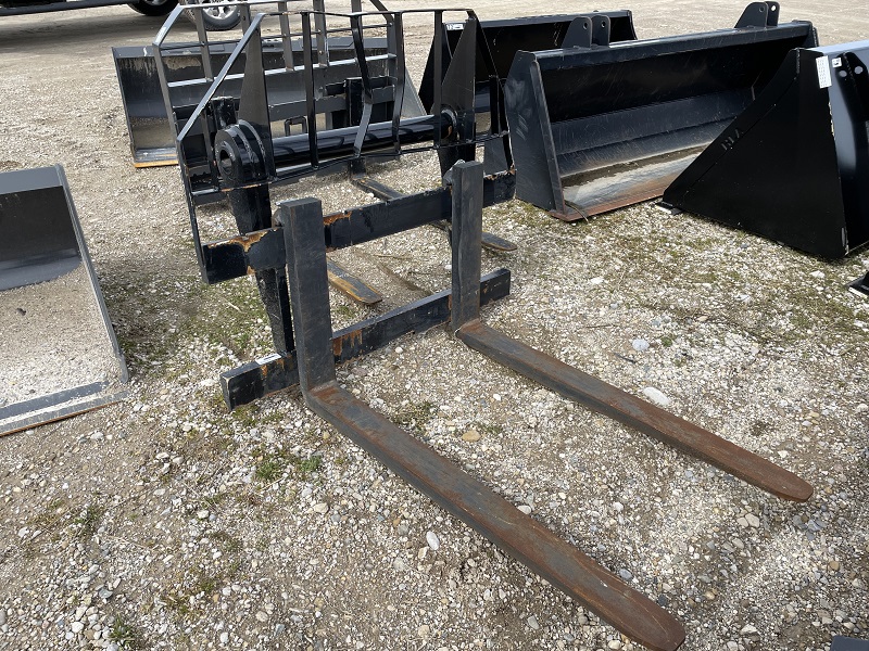 2022 NEW HOLLAND 60 INCH STANDARD CARRIAGE PALLET FORKS