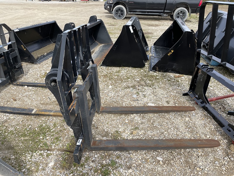 2022 NEW HOLLAND 60 INCH STANDARD CARRIAGE PALLET FORKS