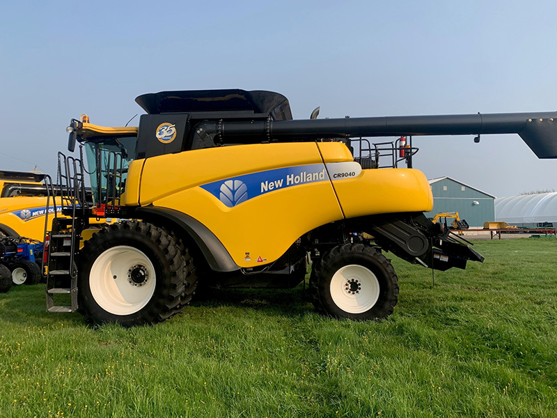2010 NEW HOLLAND CR9040 COMBINE