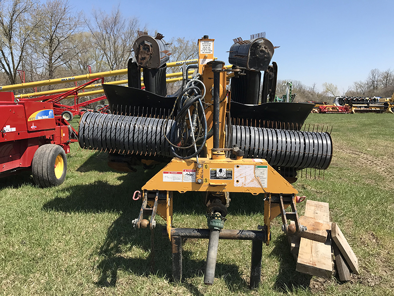 2014 OXBO 330 TRIPLE HEAD HAY & FORAGE WINDROW MERGER