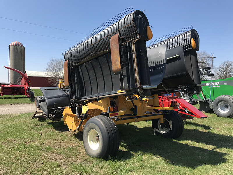 2014 OXBO 330 TRIPLE HEAD HAY & FORAGE WINDROW MERGER