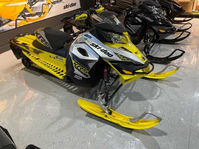 2016 SKI-DOO 800 XRS SNOWMOBILE