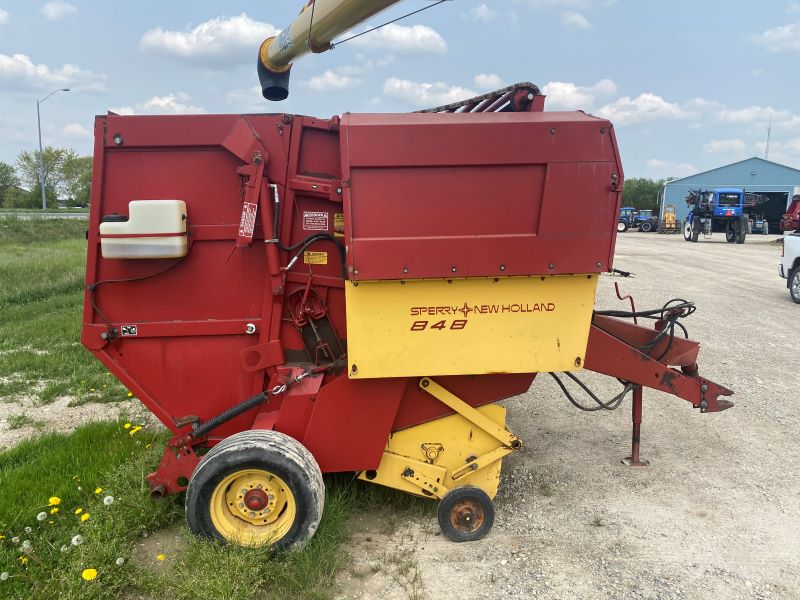 1985 NEW HOLLAND 848 ROUND BALER