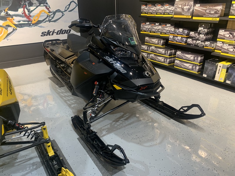 2023 SKI-DOO RENEGADE X-RS WITH COMPETITION PACKAGE SNOWMOBILE
