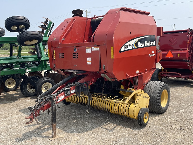2004 NEW HOLLAND BR740 ROUND BALER