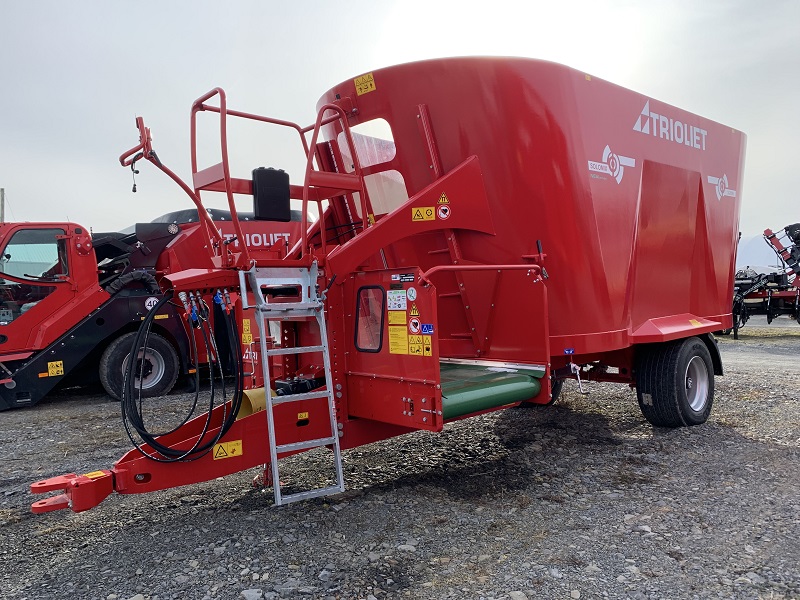 2023 TRIOLIET SOLOMIX 2 2000 VLH-B TMR FEED MIXER