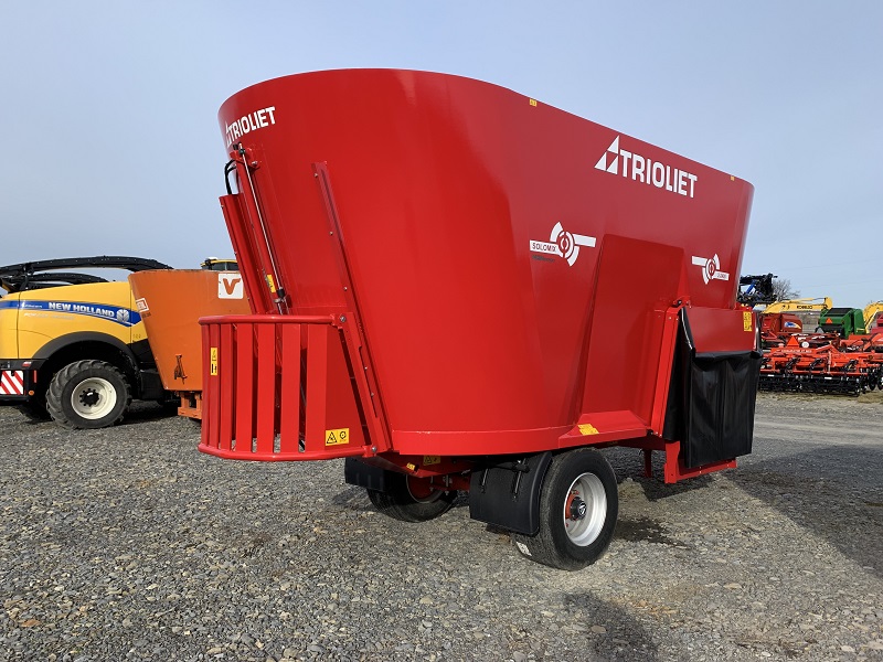 2023 TRIOLIET SOLOMIX 2 2400 ZK TMR FEED MIXER