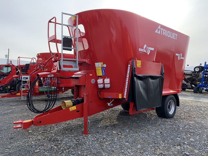 2023 TRIOLIET SOLOMIX 2 2400 ZK TMR FEED MIXER