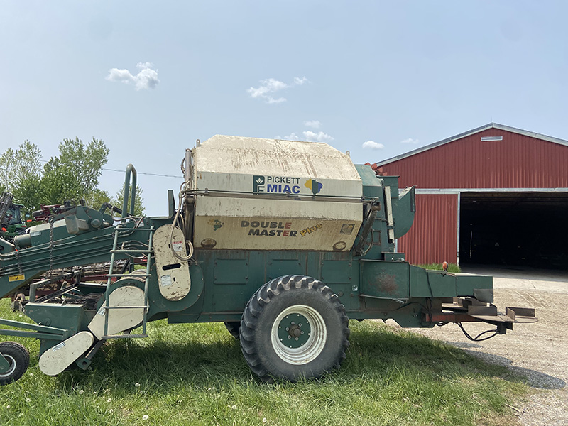 2000 PICKETT DOUBLE MASTER PULL TYPE EDIBLE BEAN COMBINE