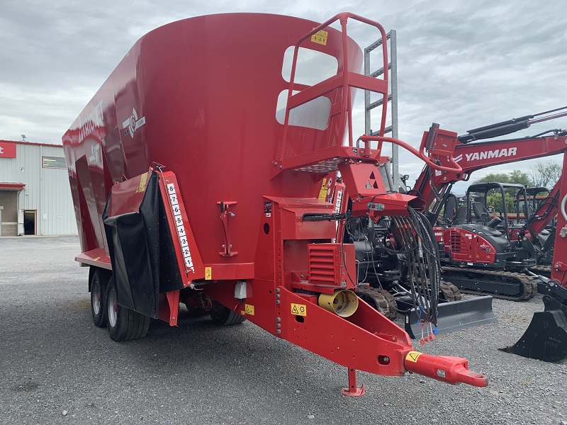2023 TRIOLIET SOLOMIX 3 3000 ZKT TMR FEED MIXER