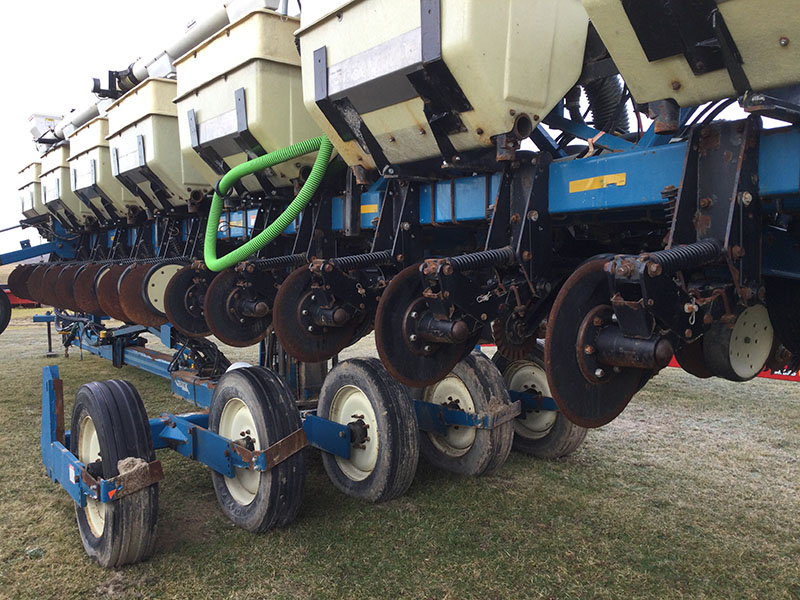 2009 KINZE 3600-16R PLANTER LOADED WITH 2023 TECHNOLOGY