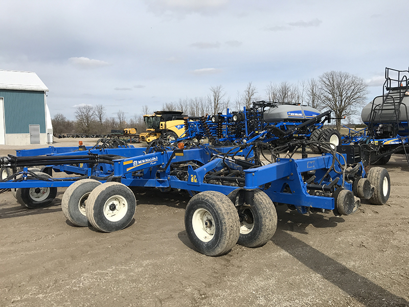2017 NEW HOLLAND P2035 AIR CART WITH 2017 NEW HOLLAND P2080 AIR DRILL