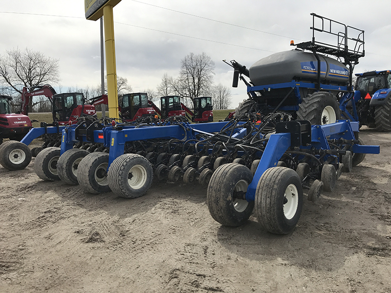 2017 NEW HOLLAND P2035 AIR CART WITH 2017 NEW HOLLAND P2080 AIR DRILL