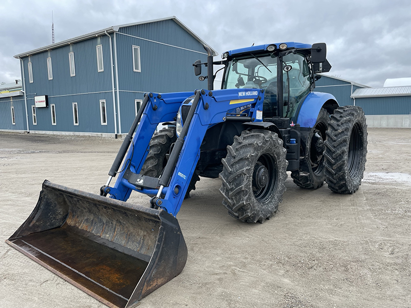 2011 NEW HOLLAND T7.200 TRACTOR WITH LOADER