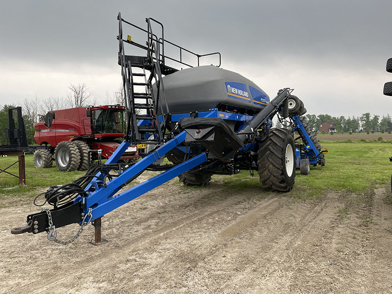 2018 NEW HOLLAND P2350 AIR CART WITH 2017 NEW HOLLAND P2080 AIR DRILL***12 MONTH INTEREST WAIVER***
