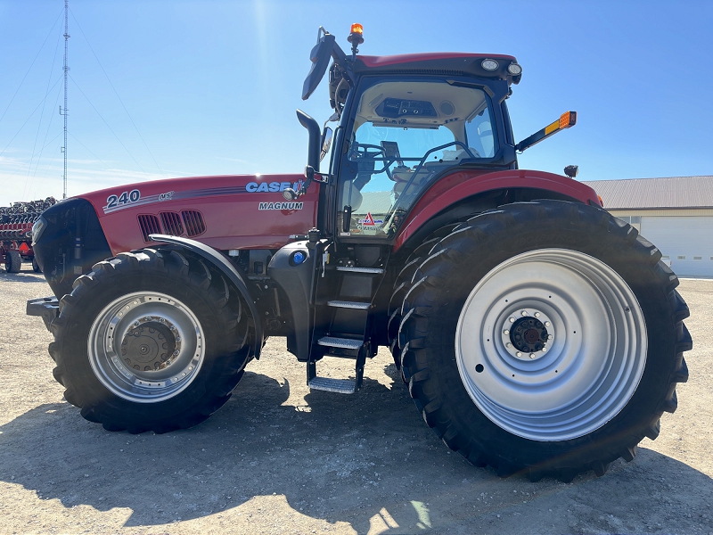 2022 CASE IH MAGNUM 240 TRACTOR